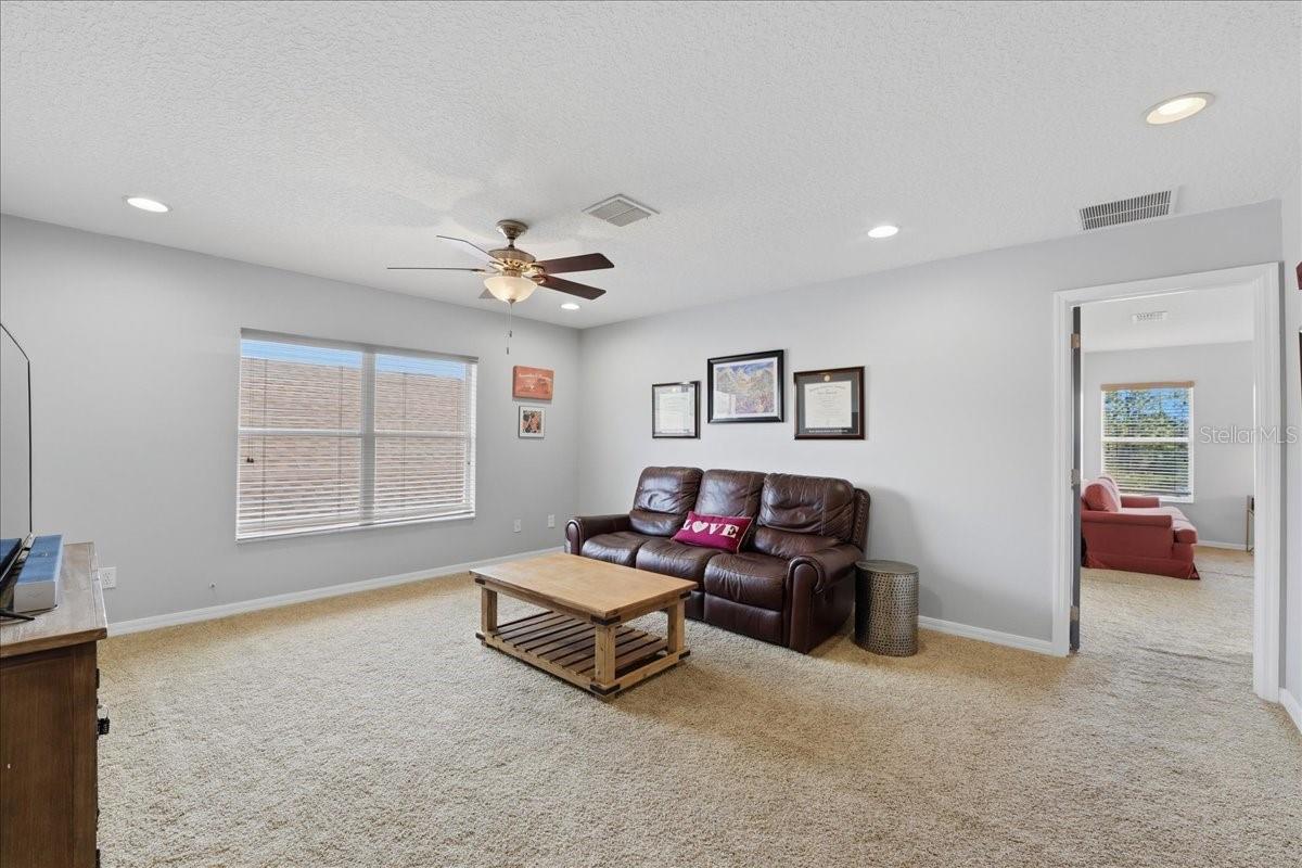 Image 20 of 43 For 13871 Earpod Drive