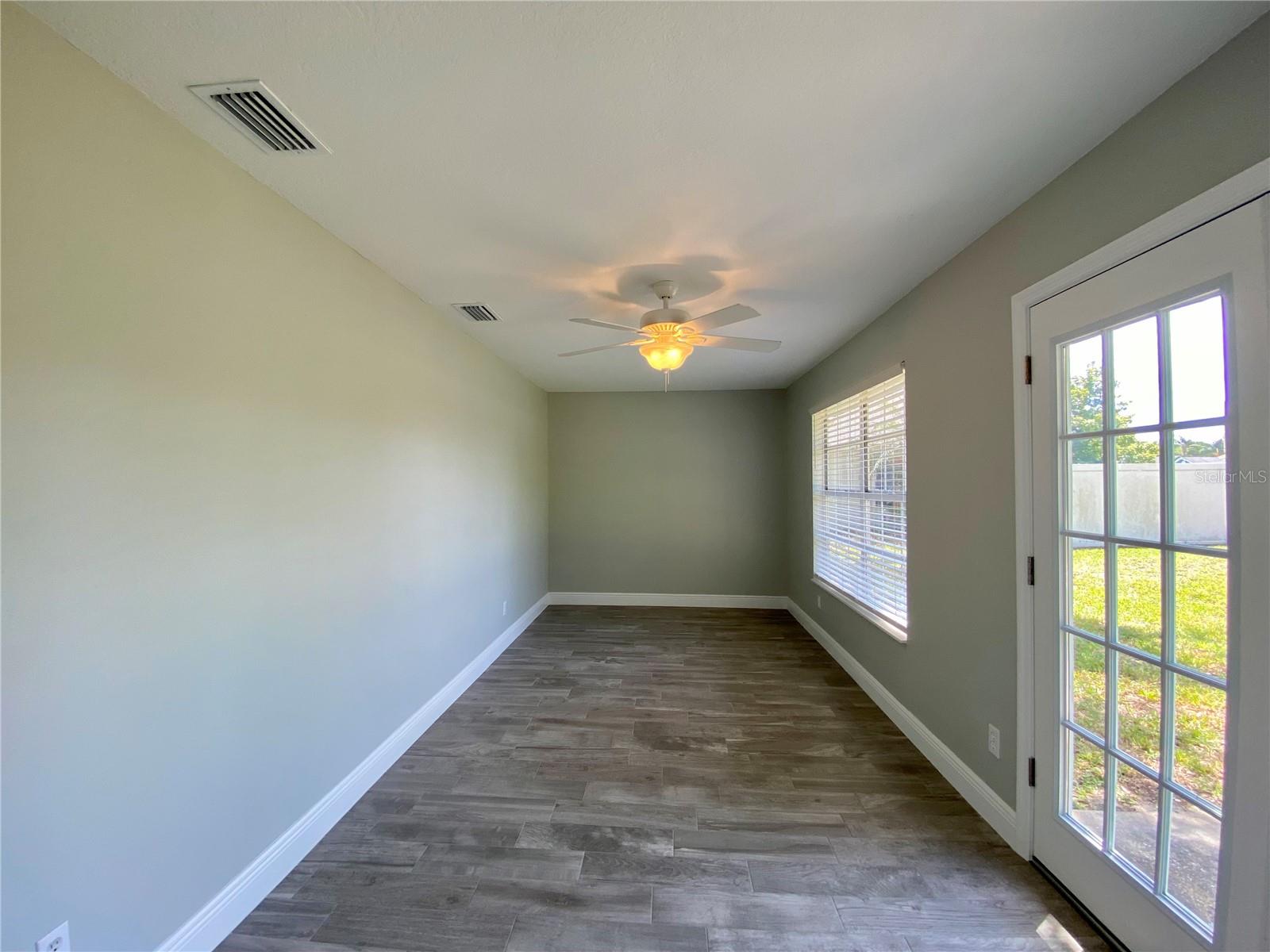 Image 13 of 16 For 1018 Spring Landing Drive