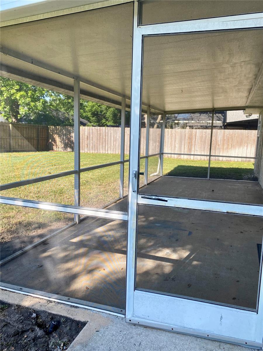 Image 15 of 16 For 1018 Spring Landing Drive