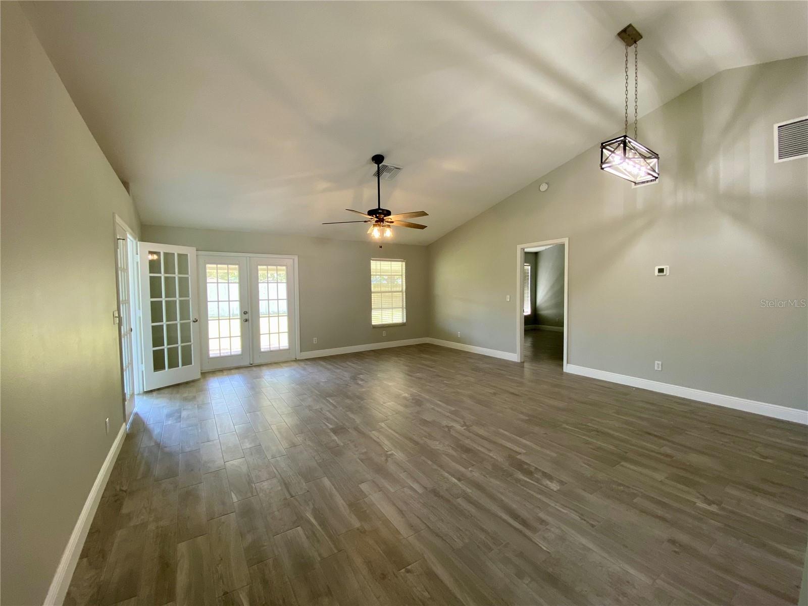 Image 2 of 16 For 1018 Spring Landing Drive