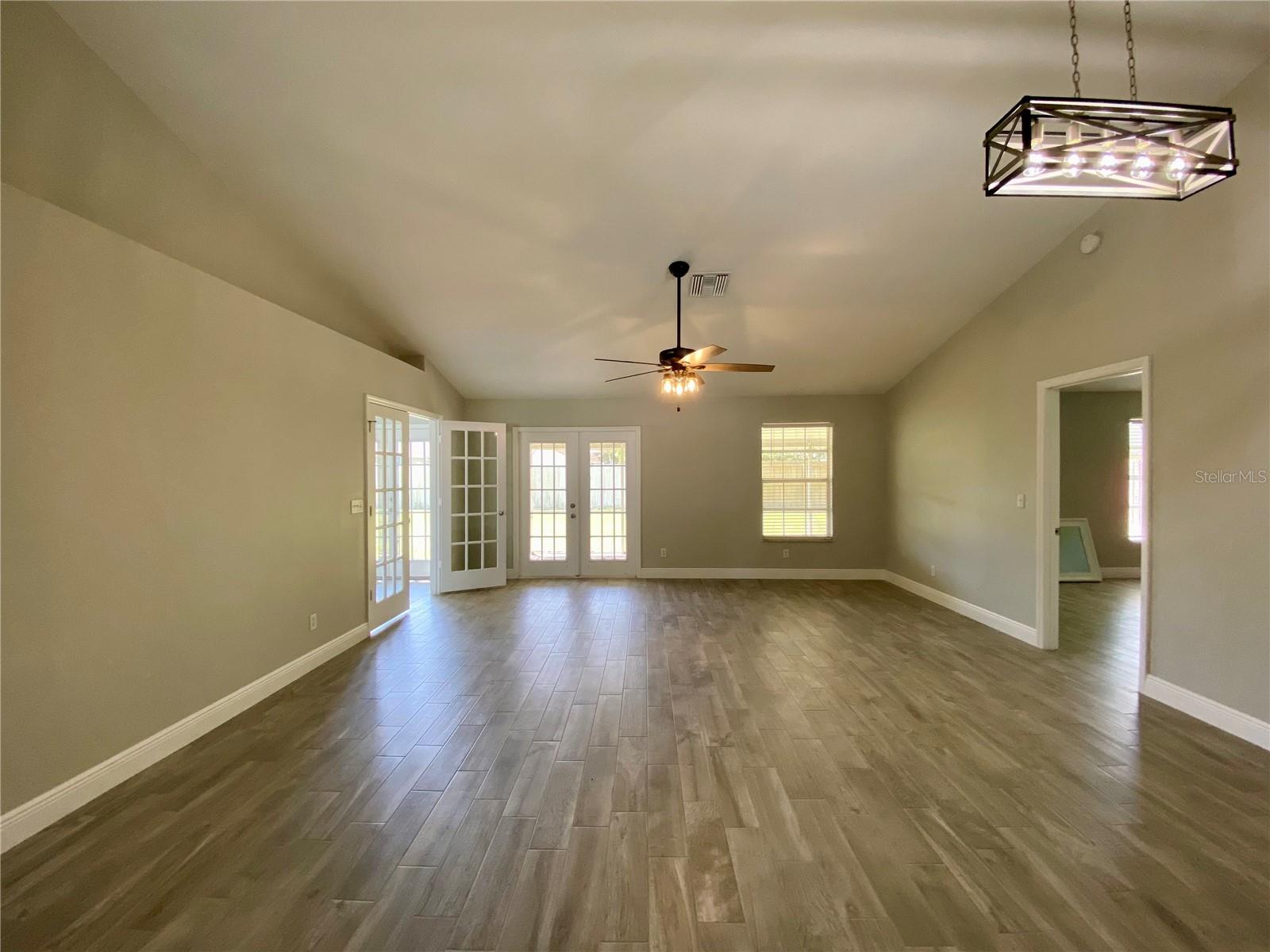 Image 3 of 16 For 1018 Spring Landing Drive