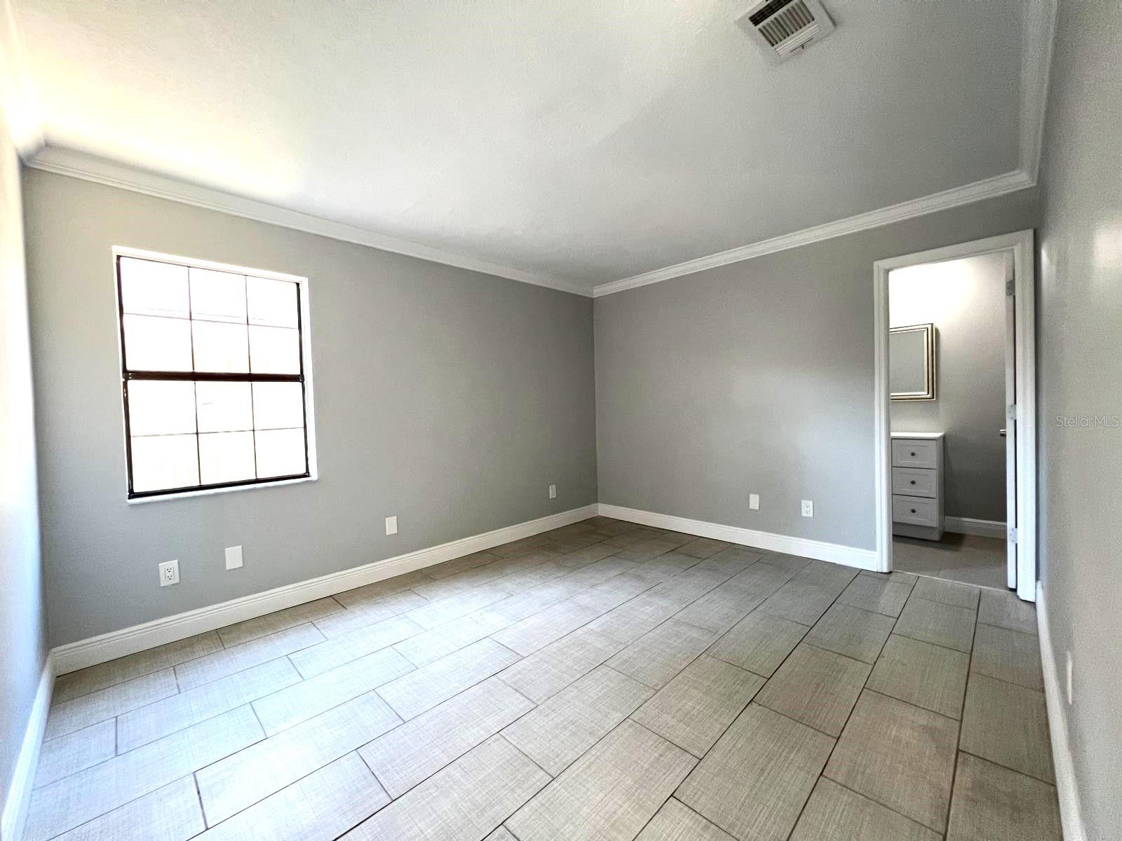 Image 11 of 26 For 453 Hemlock Street