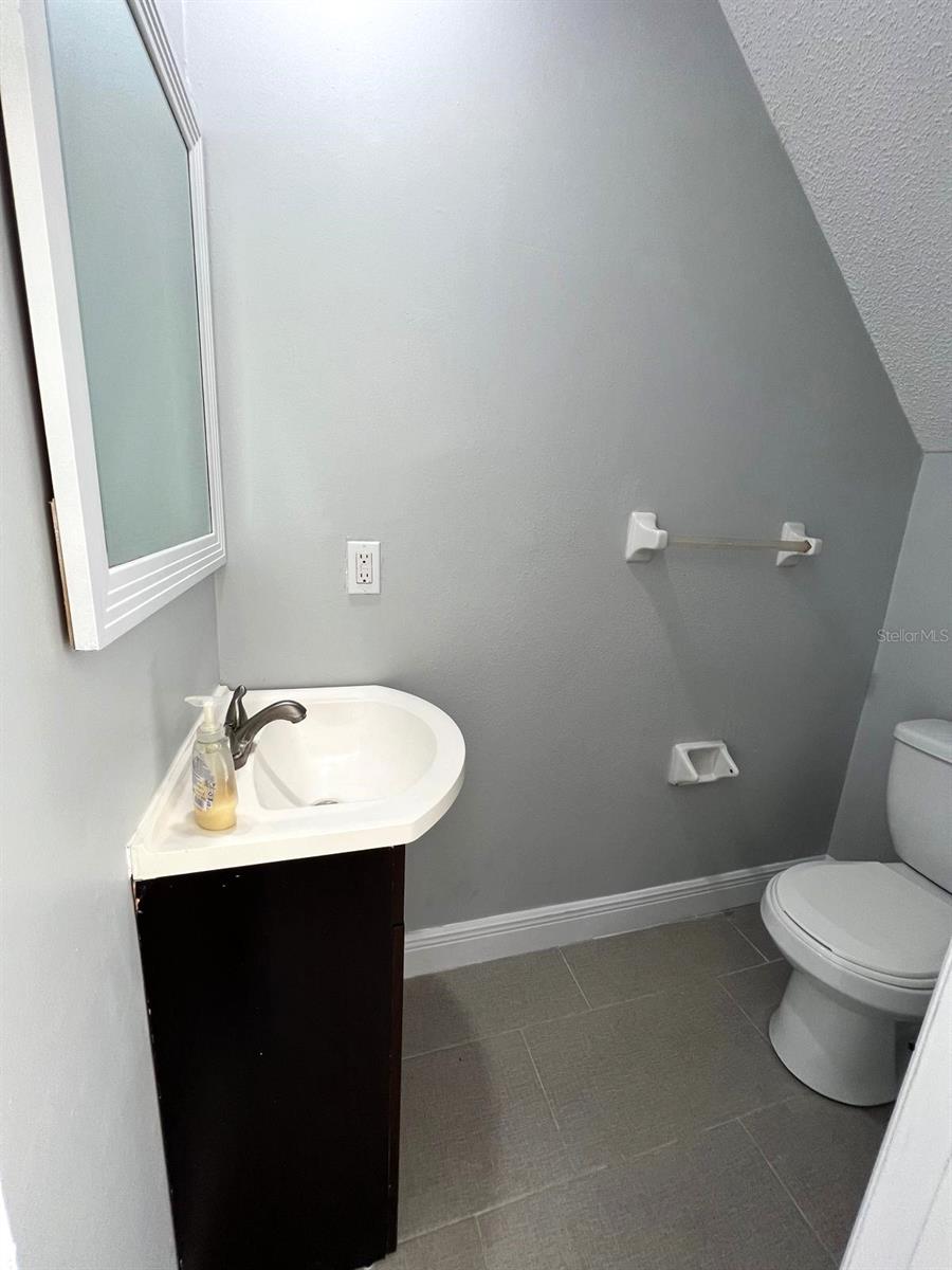 Image 16 of 26 For 453 Hemlock Street