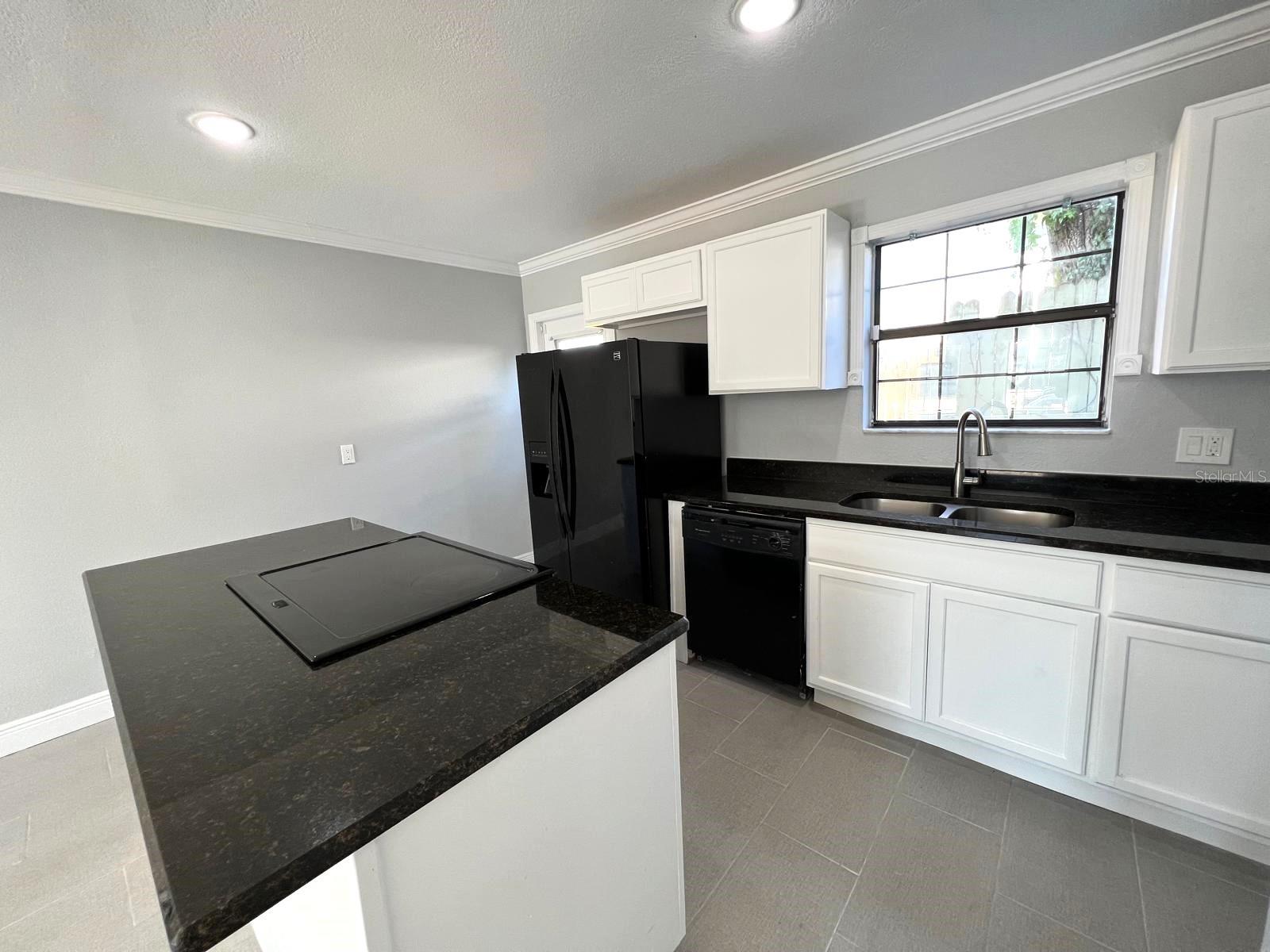 Image 2 of 26 For 453 Hemlock Street