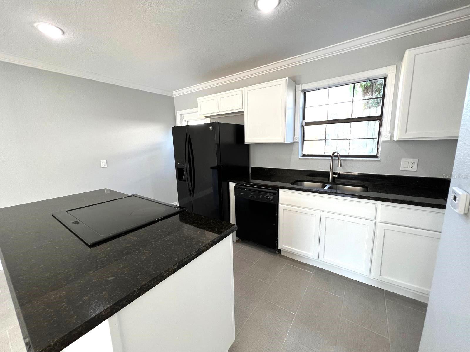 Image 9 of 26 For 453 Hemlock Street