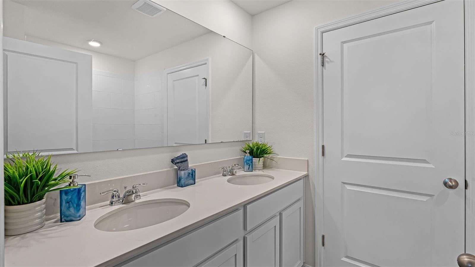 Listing photo id 9 for 4391 Hazel Street