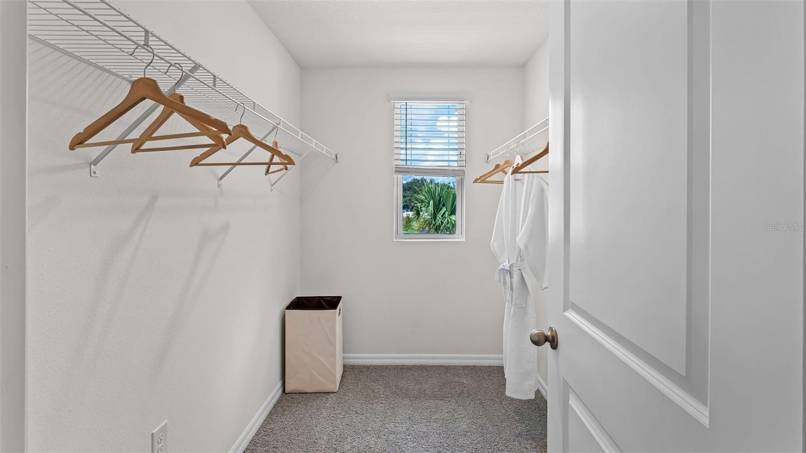 Listing photo id 10 for 4391 Hazel Street