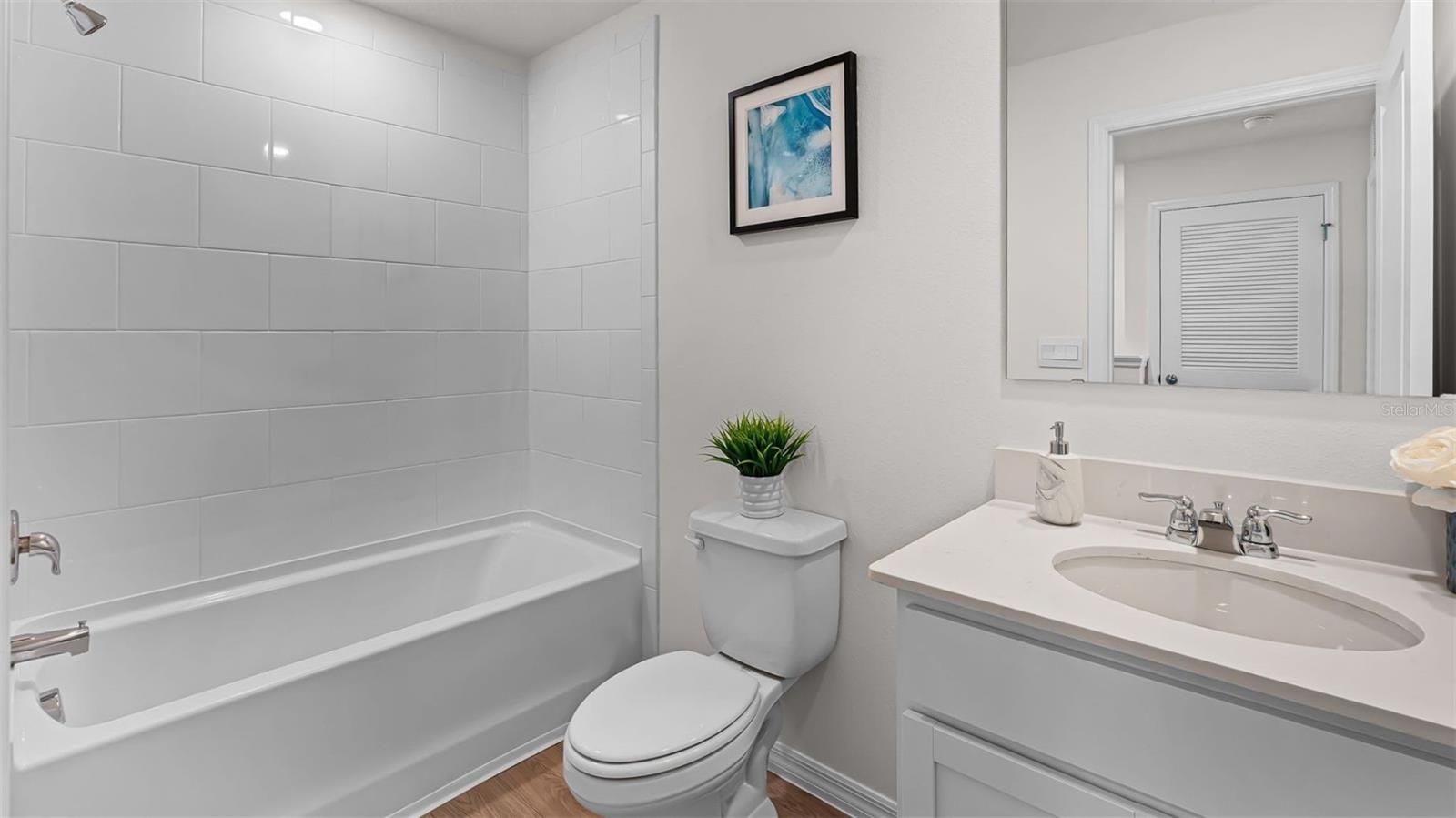 Listing photo id 11 for 4391 Hazel Street