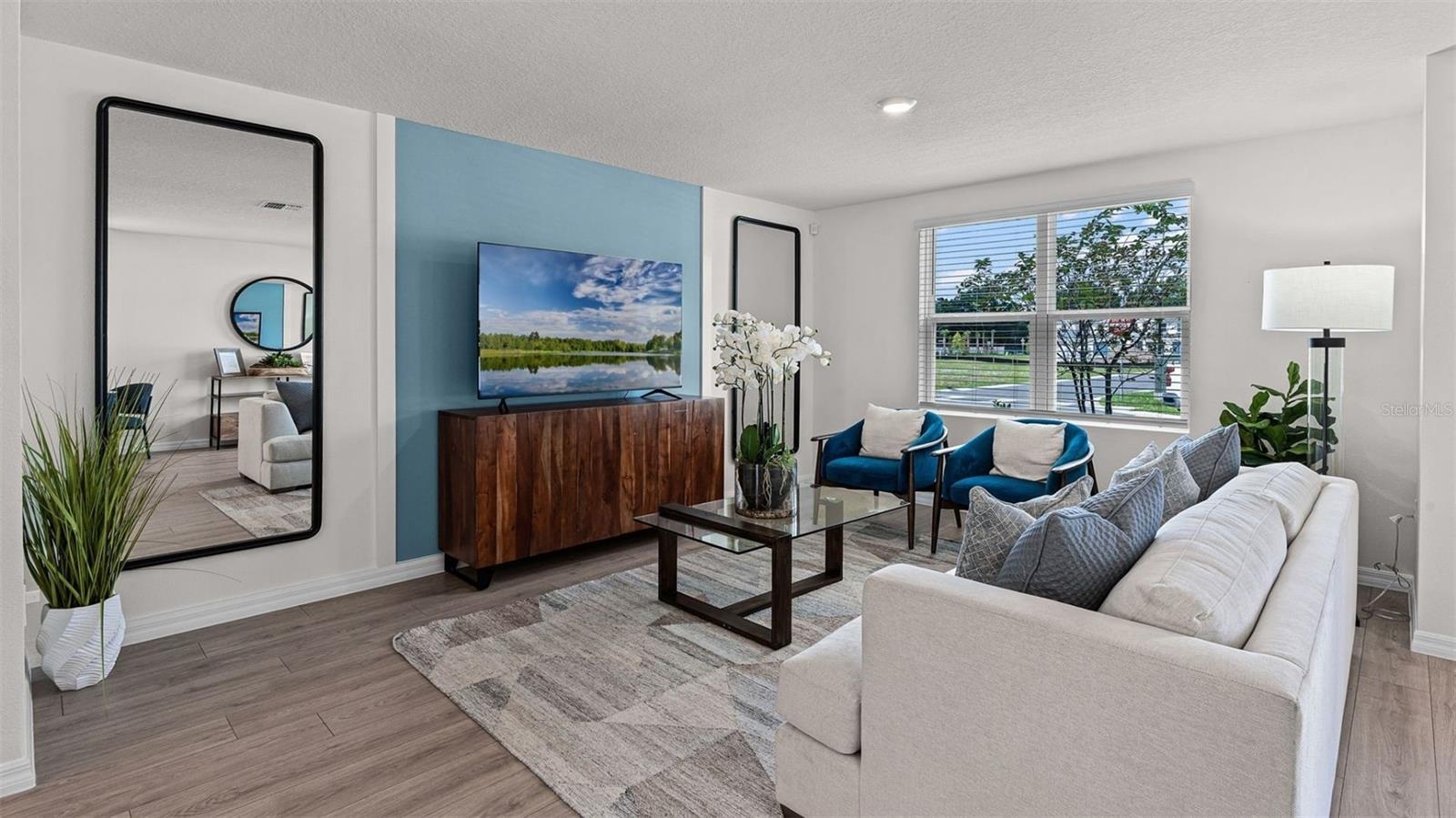 Listing photo id 2 for 4391 Hazel Street