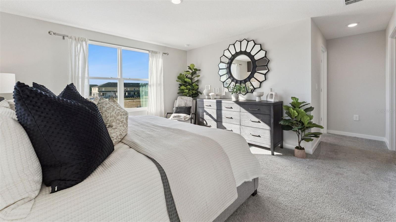 Listing photo id 6 for 4391 Hazel Street