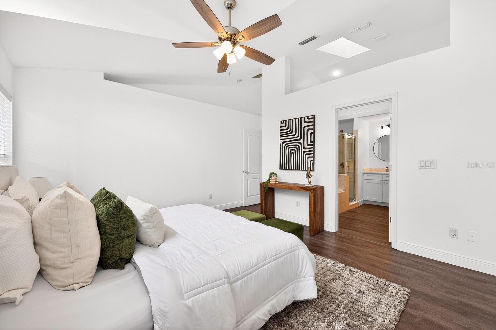 Image 12 of 41 For 15821 Bay Vista Drive