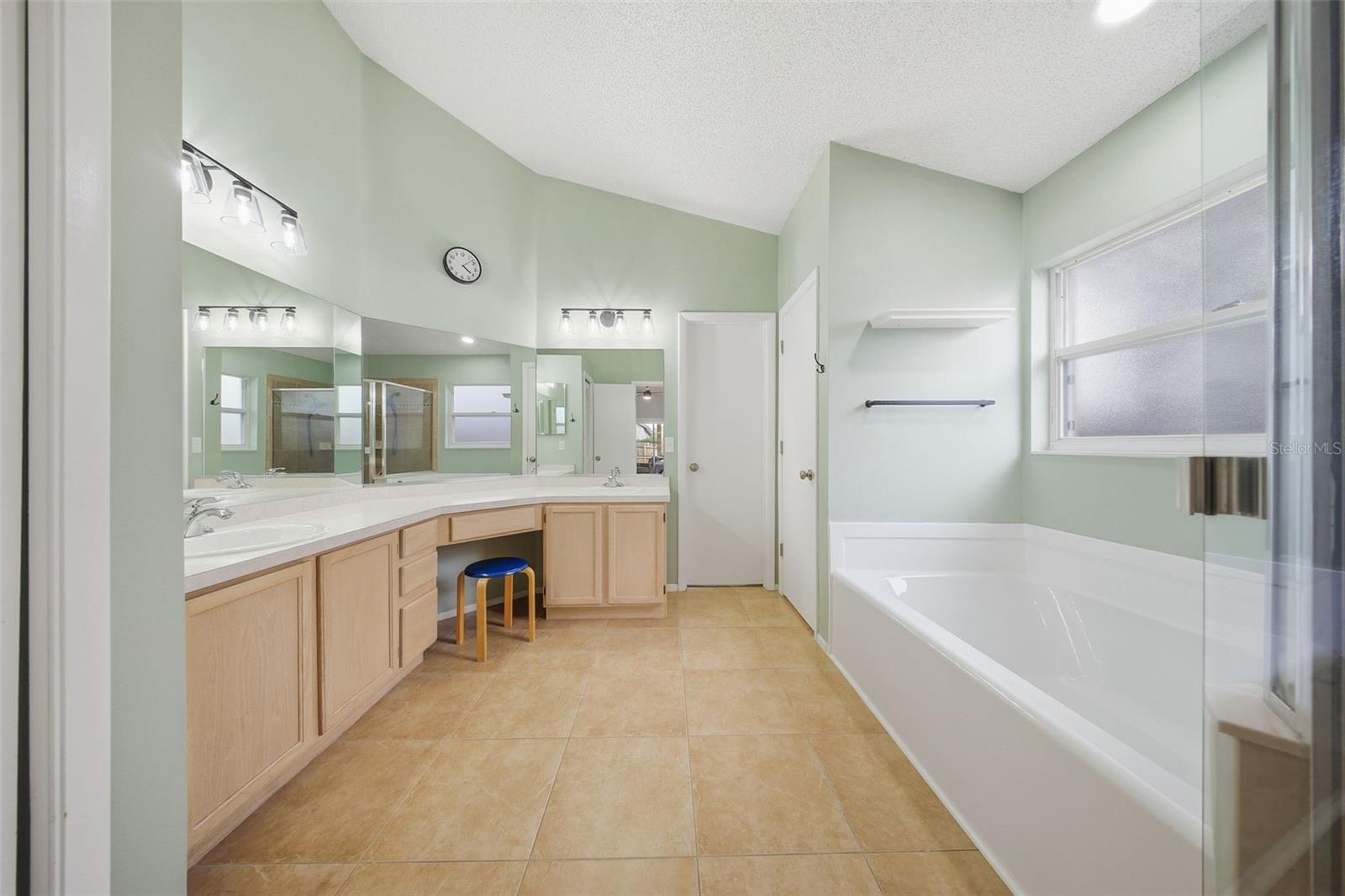 Image 16 of 32 For 1116 Parker Canal Court