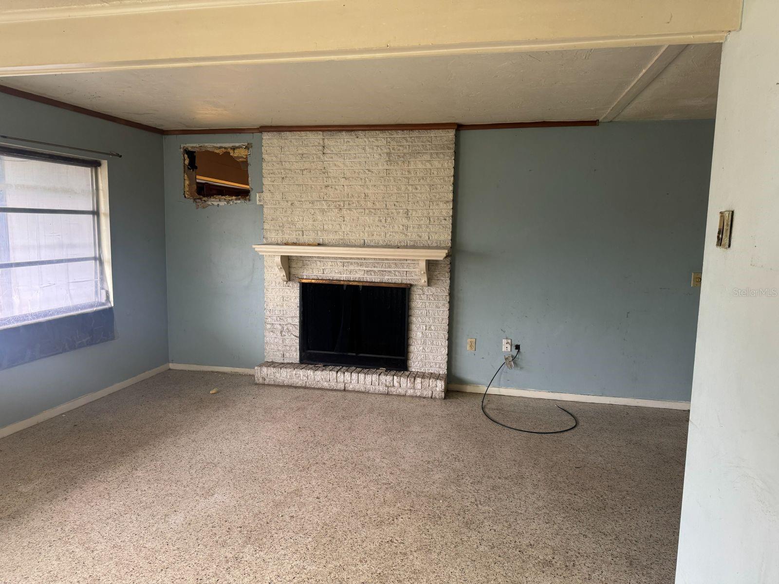 Image 3 of 18 For 2310 Poinsettia Drive