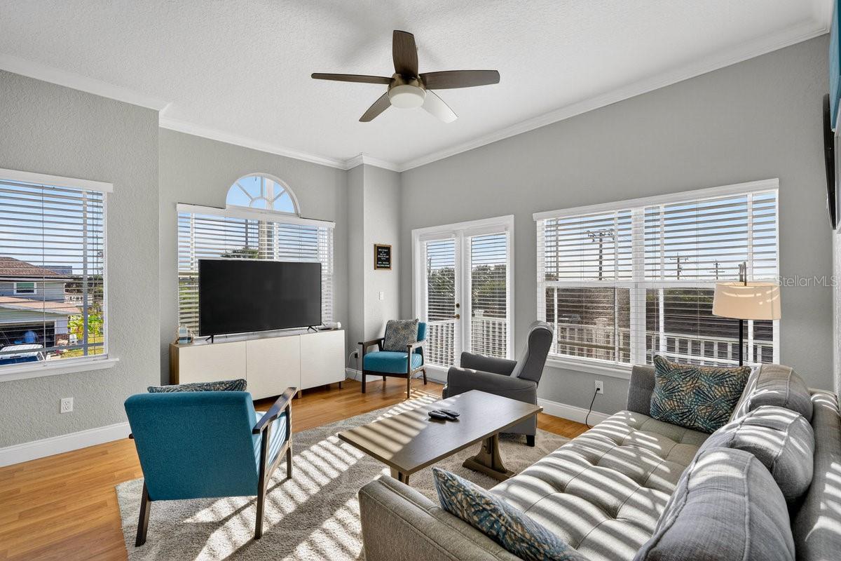 Image 29 of 66 For 4276 Oriole Avenue