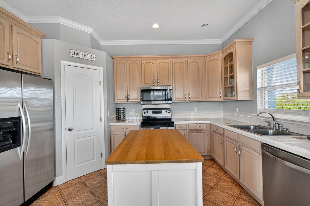 Image 36 of 66 For 4276 Oriole Avenue