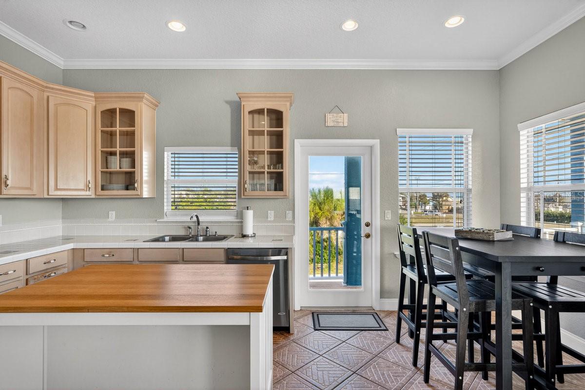 Image 37 of 66 For 4276 Oriole Avenue