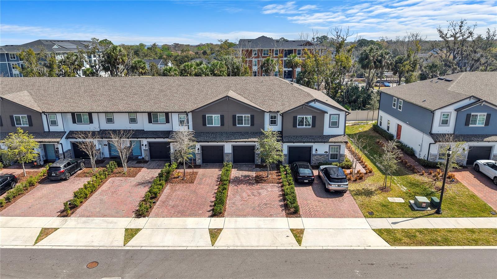 Image 2 of 34 For 463 Cape Honeysuckle Place