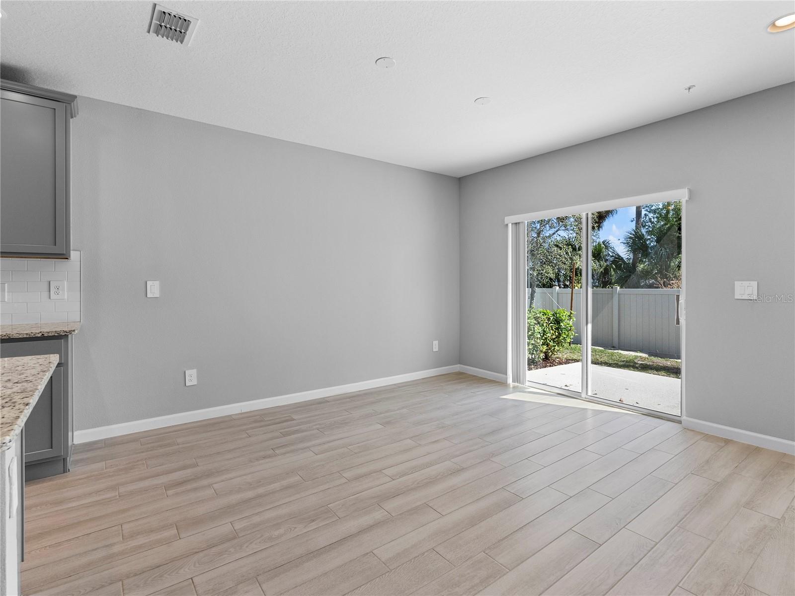 Image 28 of 34 For 463 Cape Honeysuckle Place