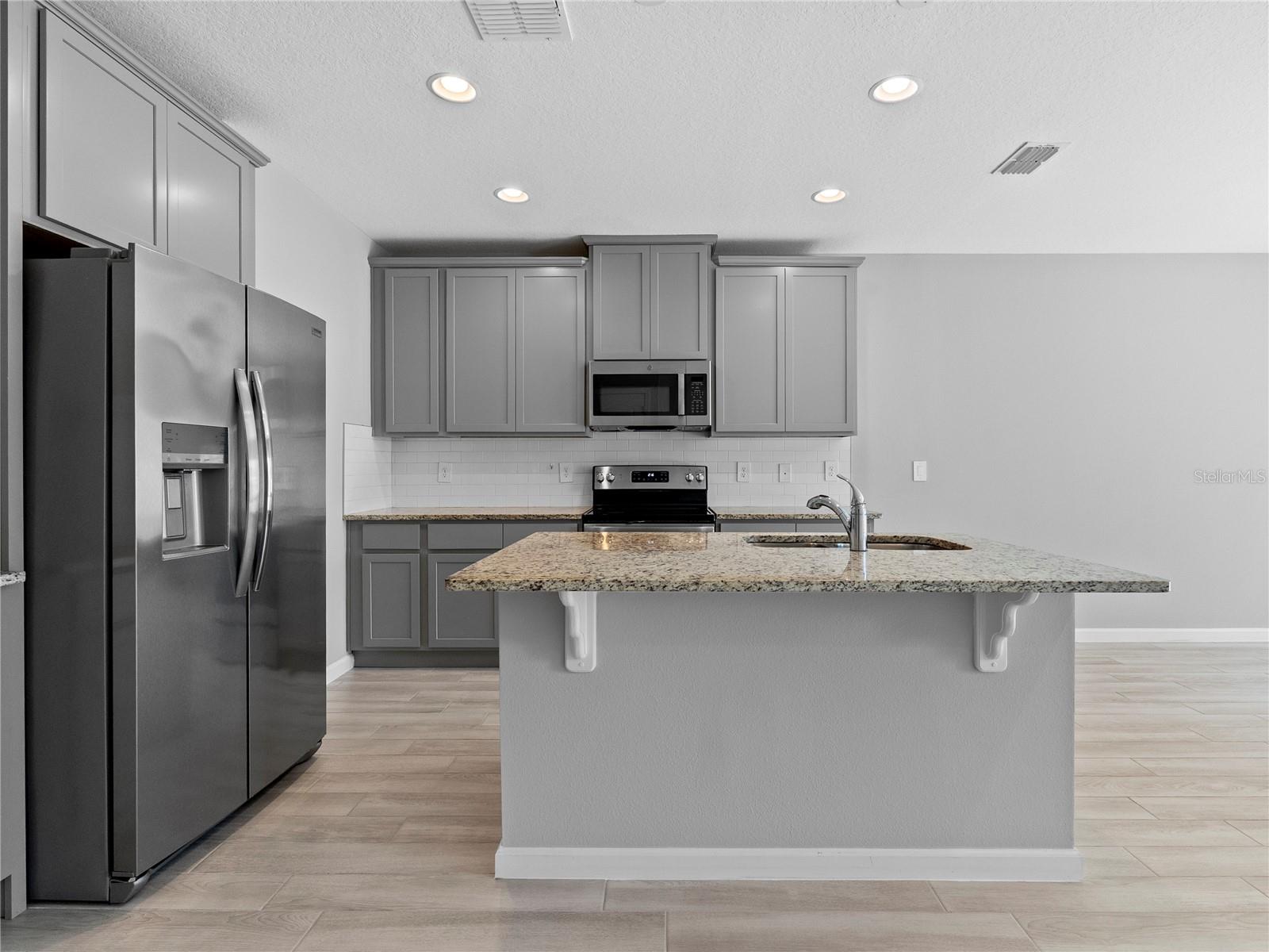 Image 6 of 34 For 463 Cape Honeysuckle Place