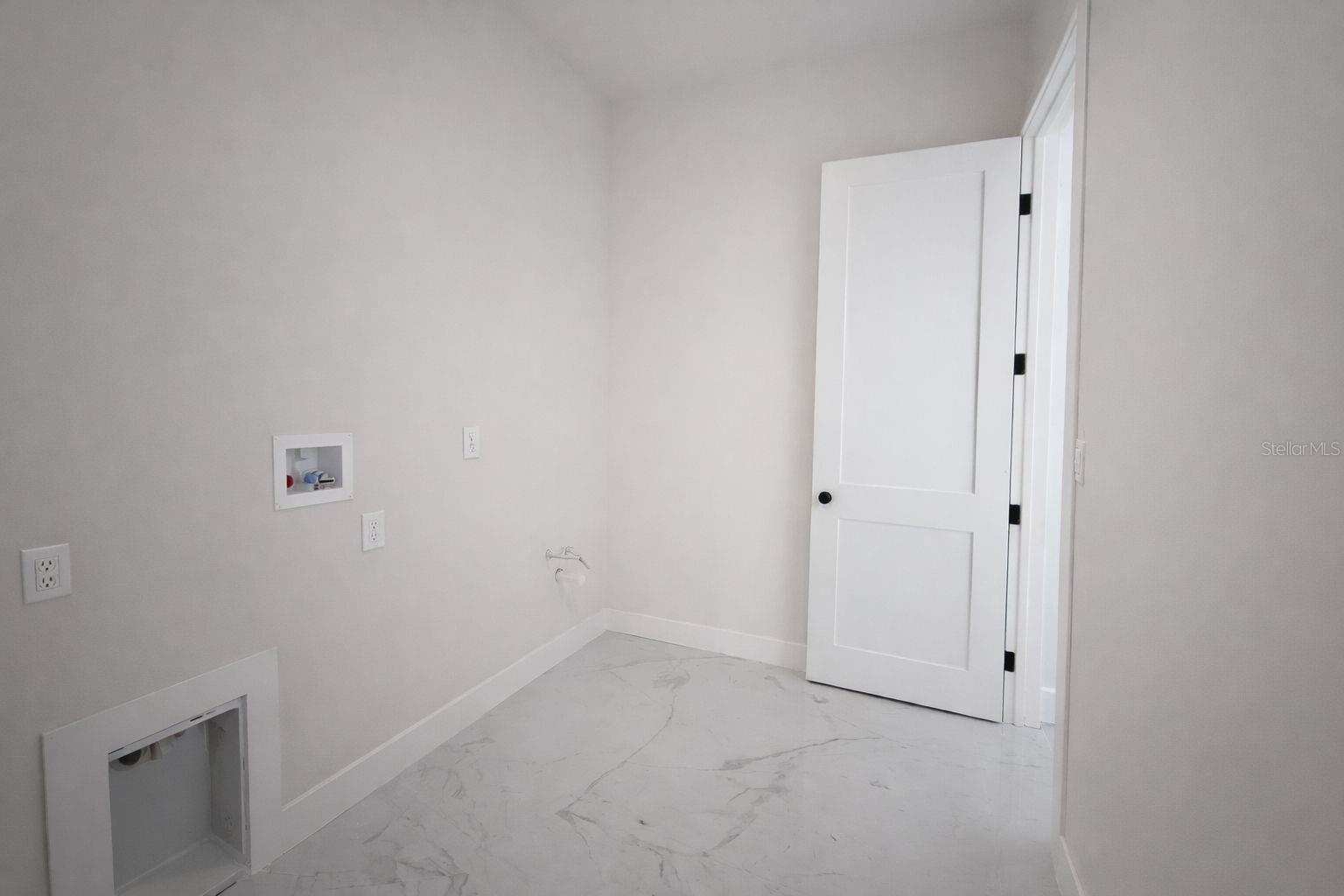 Image 21 of 34 For 9477 Attica Circle