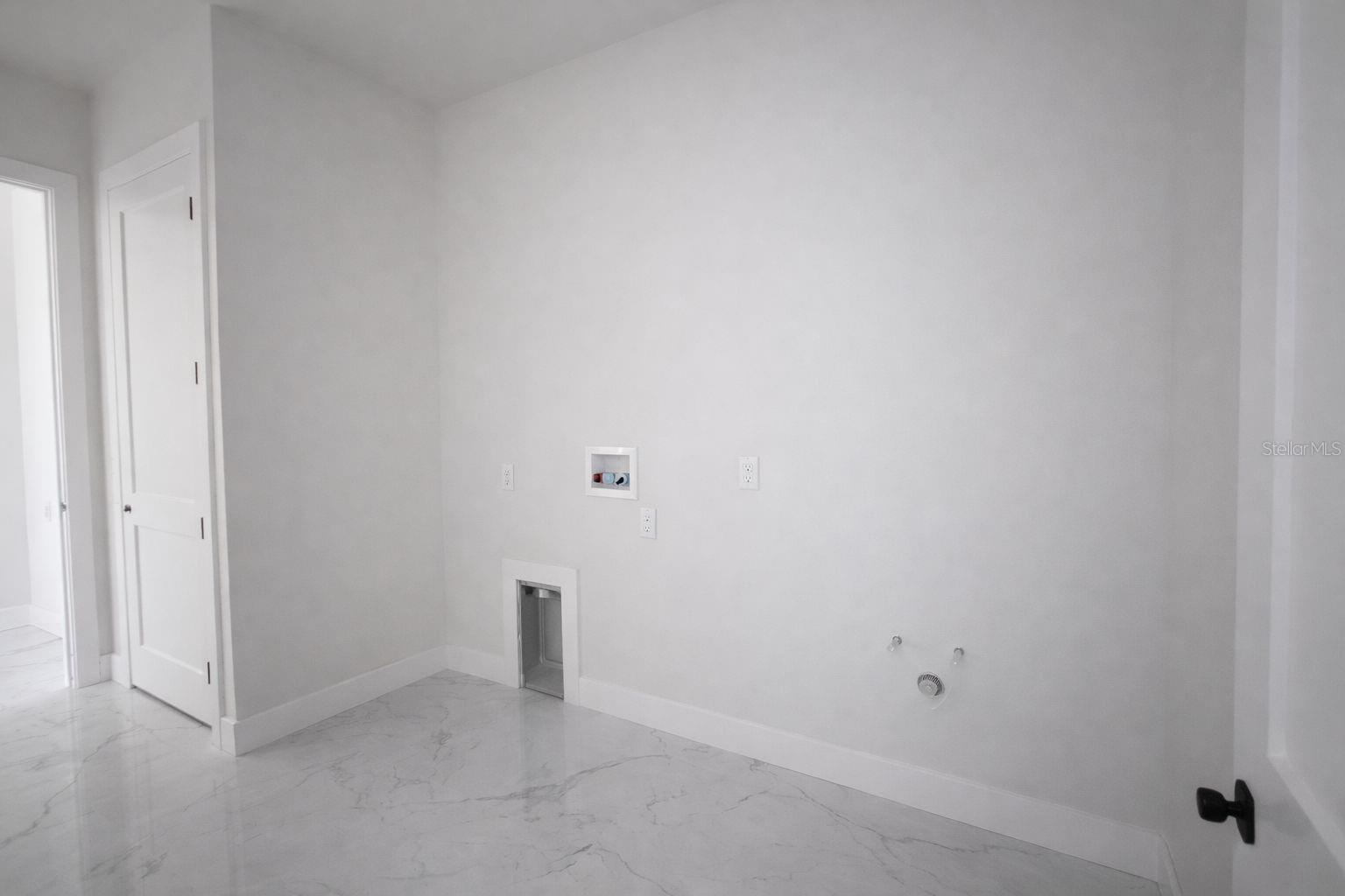 Image 23 of 34 For 9477 Attica Circle