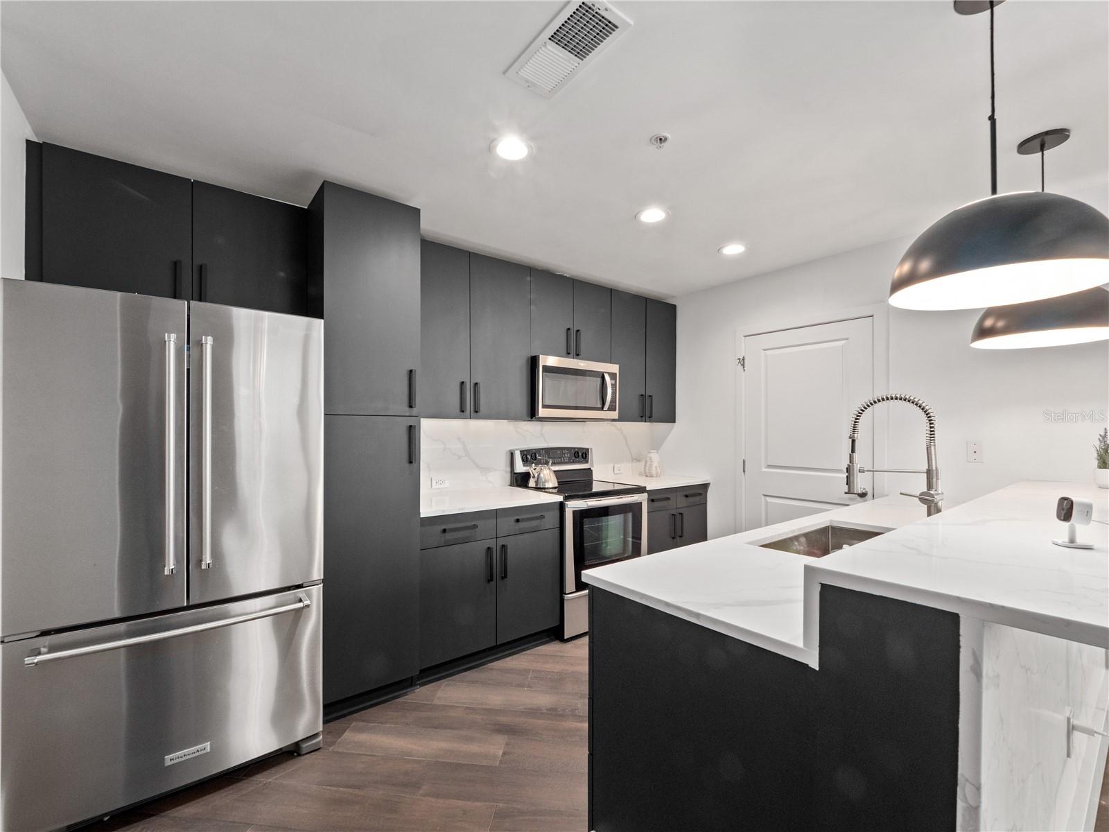 Image 10 of 46 For 155 Court Avenue 1001