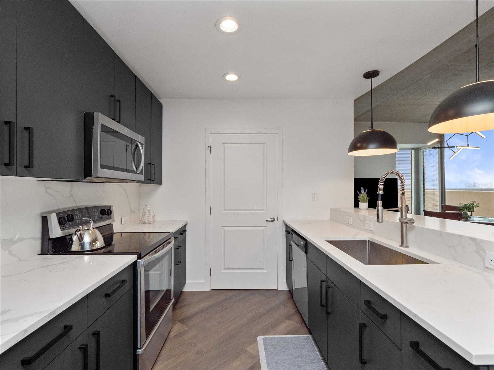 Image 13 of 46 For 155 Court Avenue 1001