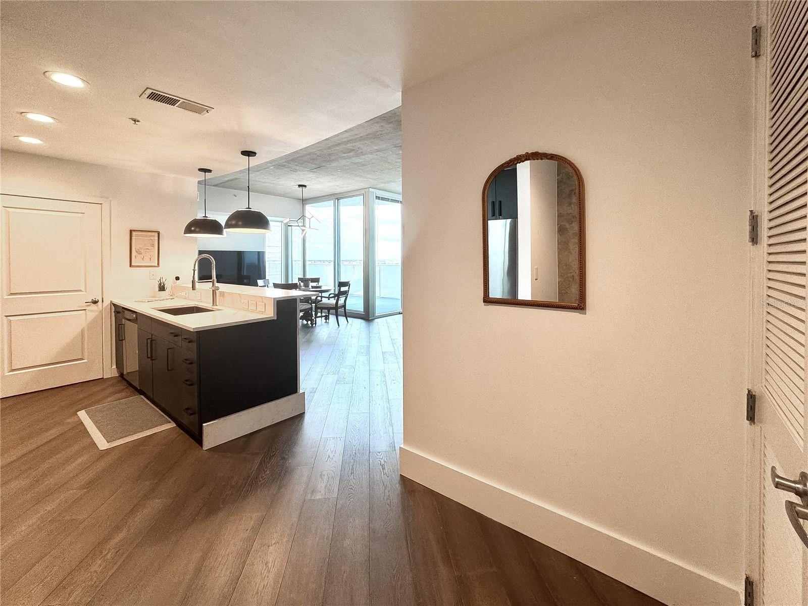 Image 28 of 46 For 155 Court Avenue 1001