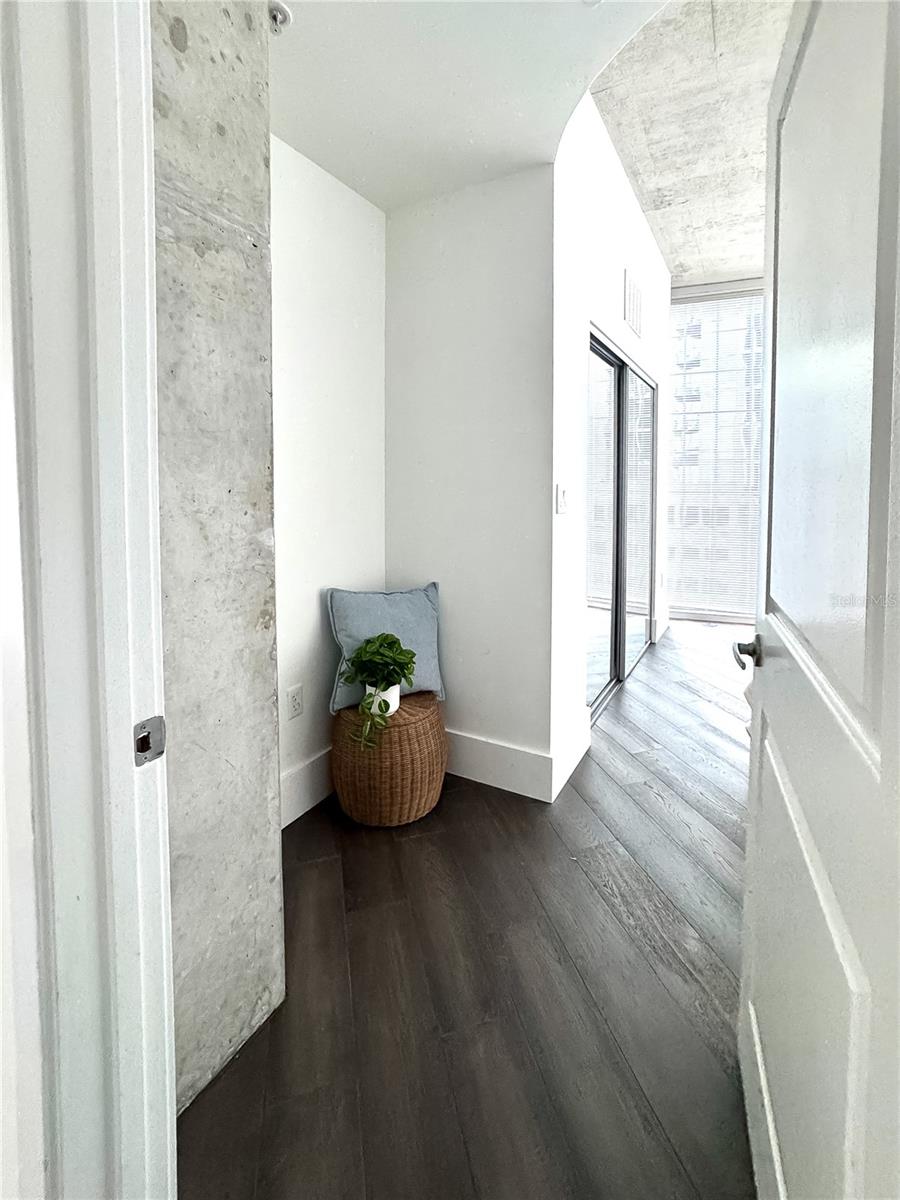 Image 33 of 46 For 155 Court Avenue 1001