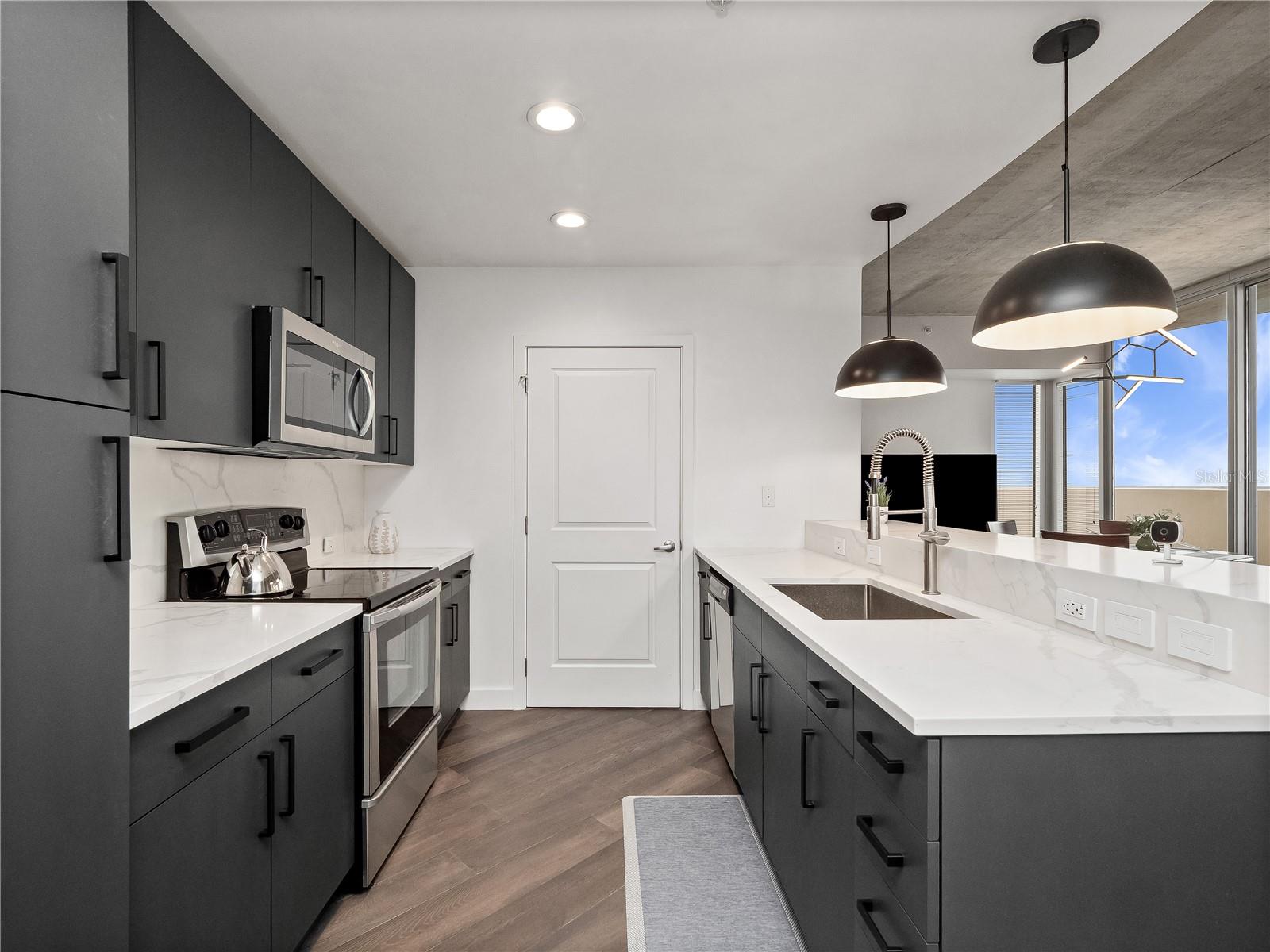 Image 9 of 46 For 155 Court Avenue 1001