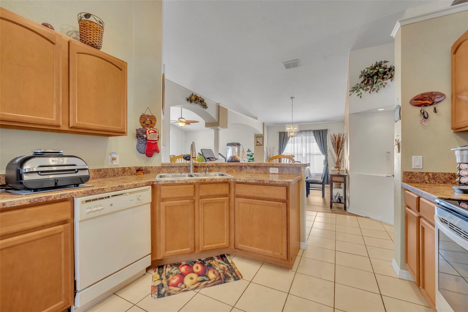 Image 13 of 34 For 170 Thornbury Drive