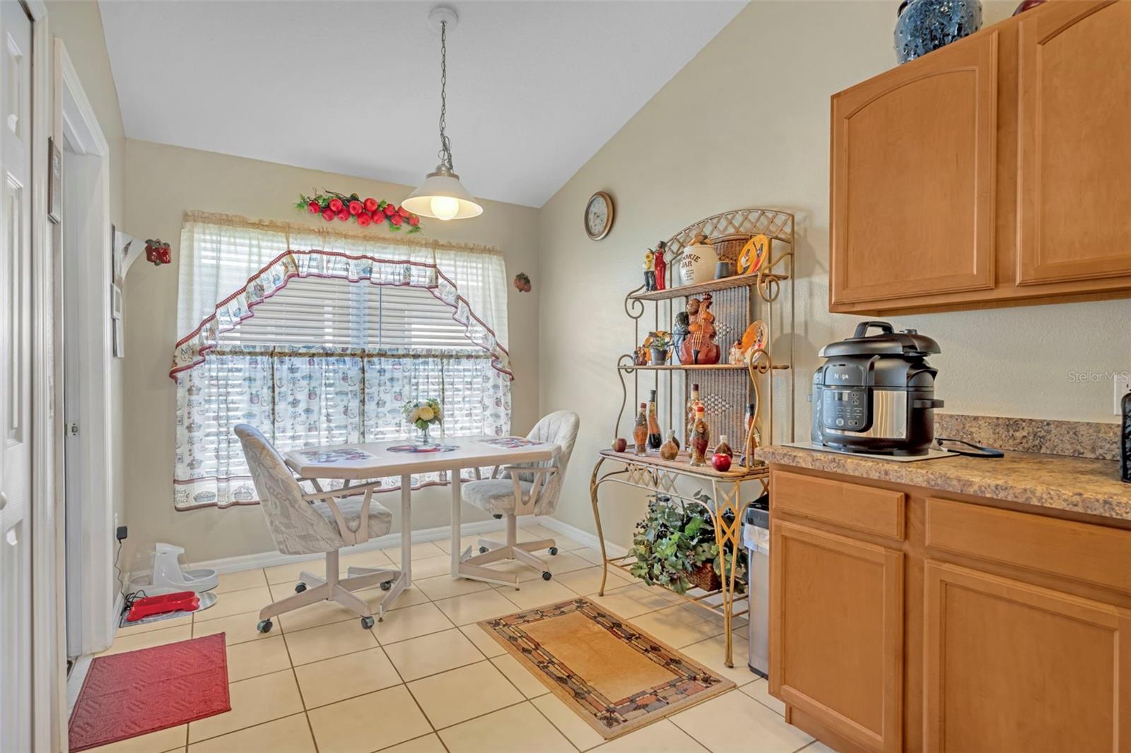 Image 14 of 34 For 170 Thornbury Drive