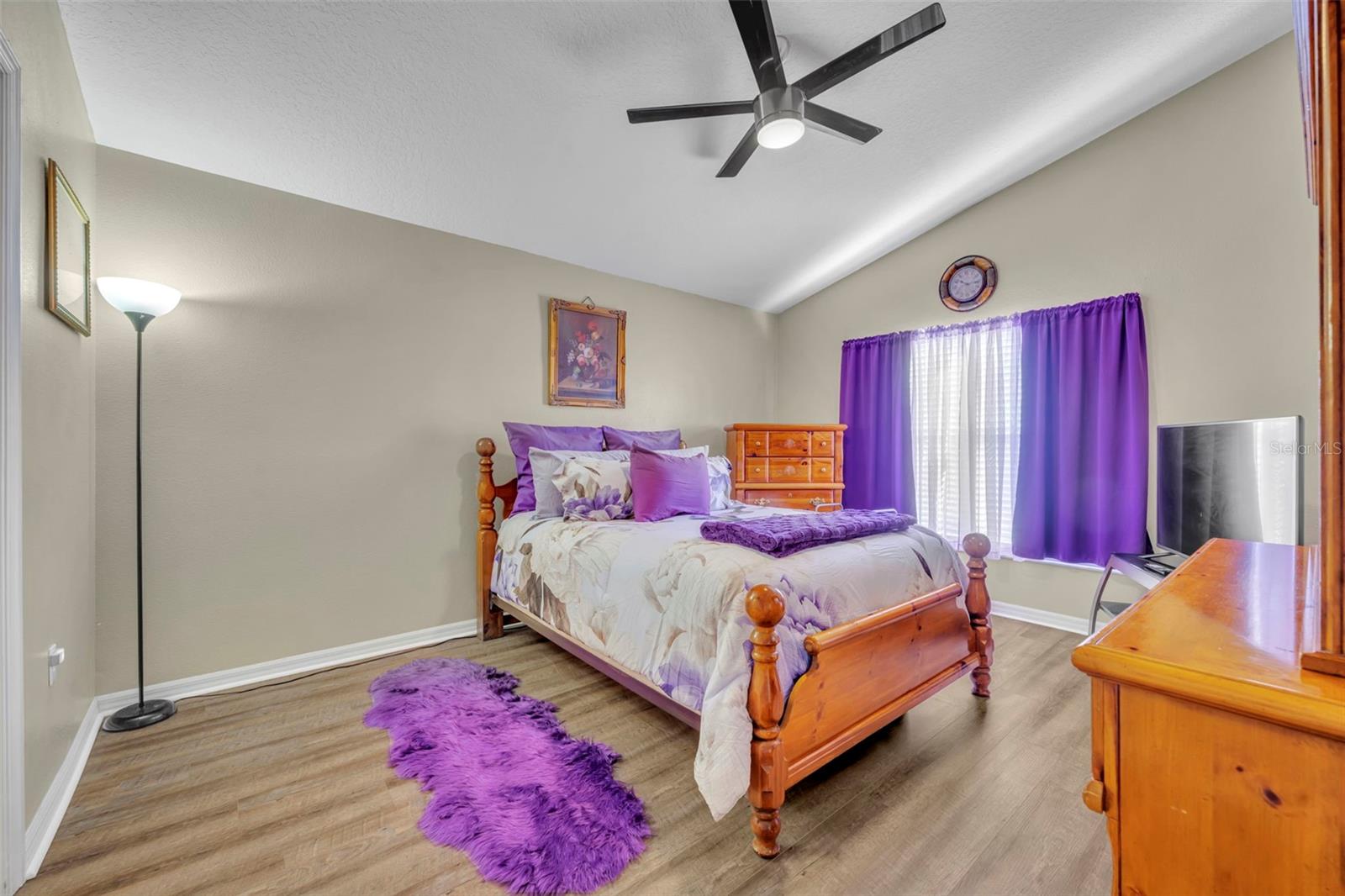 Image 20 of 34 For 170 Thornbury Drive