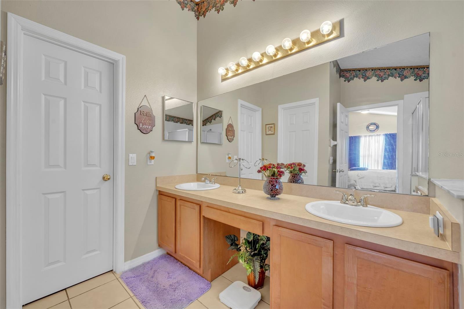 Image 22 of 34 For 170 Thornbury Drive