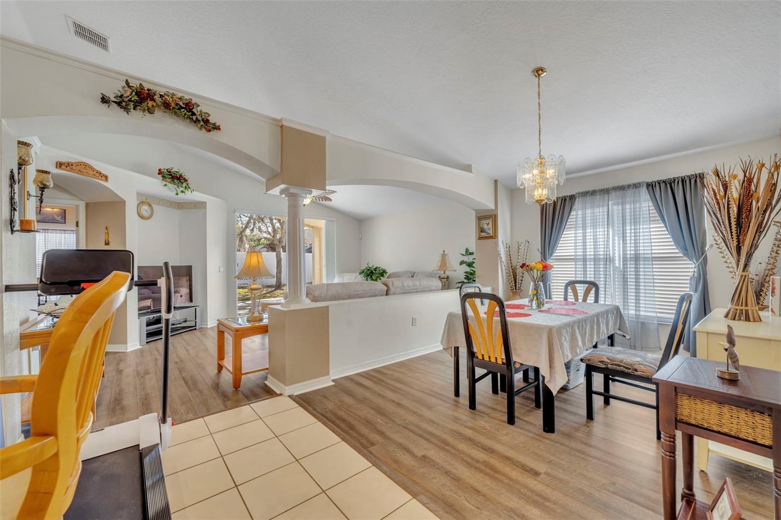 Image 6 of 34 For 170 Thornbury Drive