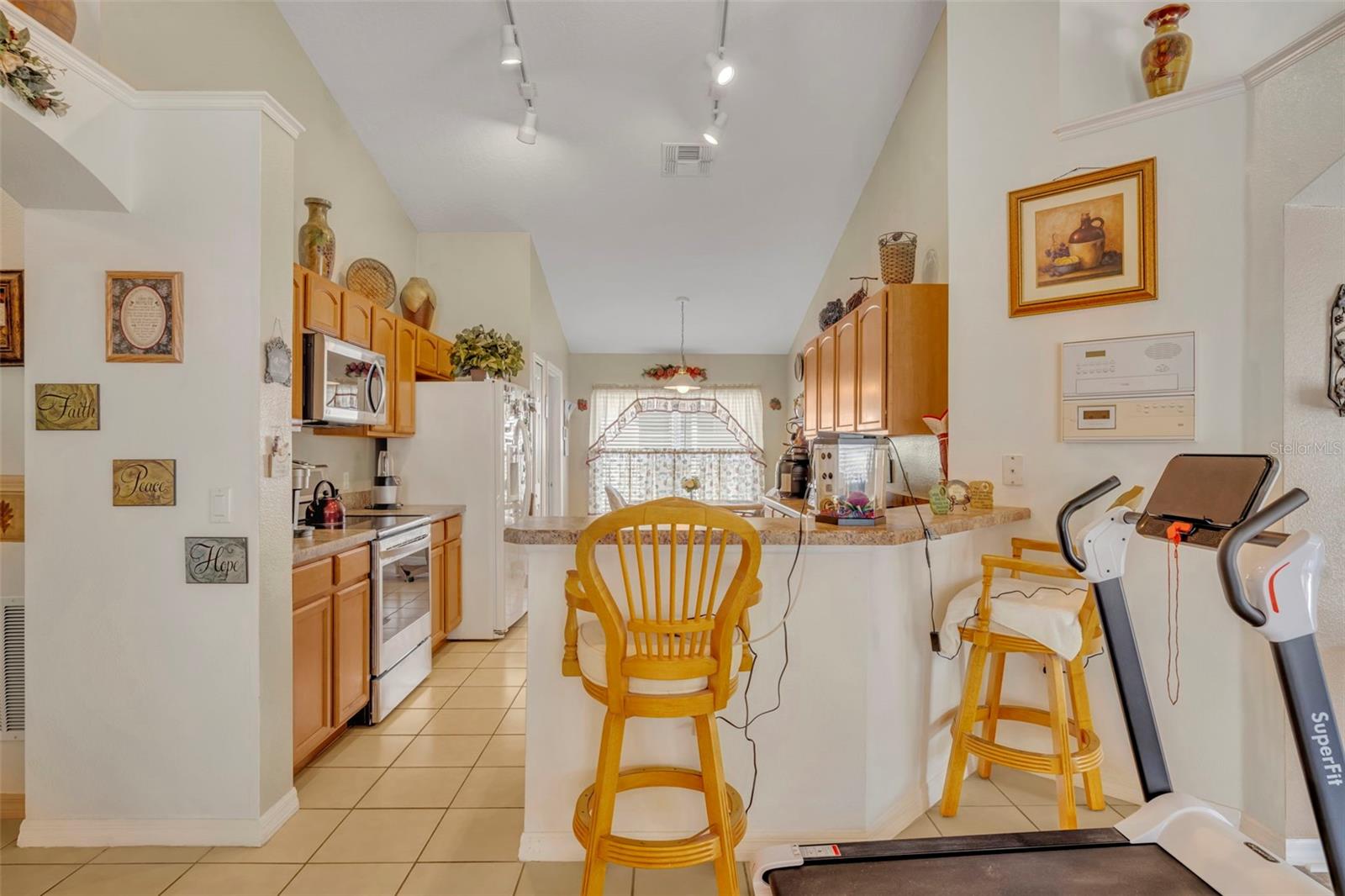 Image 9 of 34 For 170 Thornbury Drive