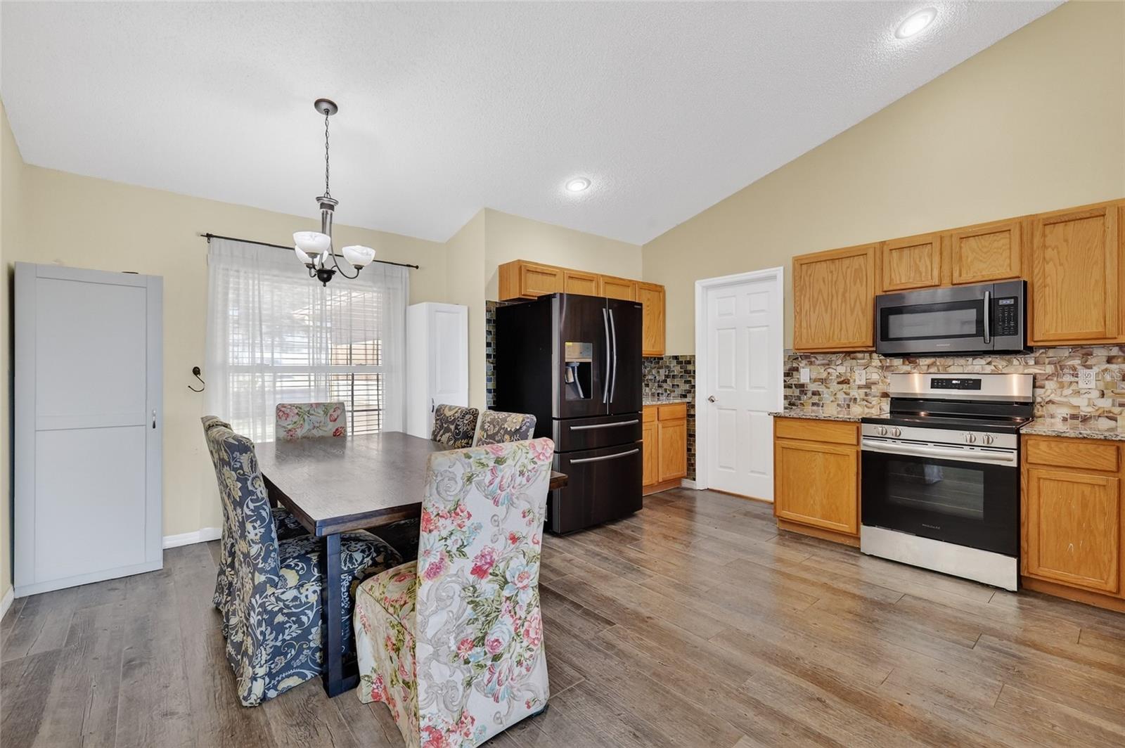 Image 21 of 31 For 2212 Lake Pointe Circle