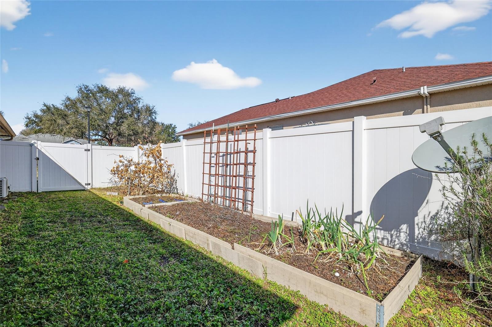 Image 27 of 31 For 2212 Lake Pointe Circle