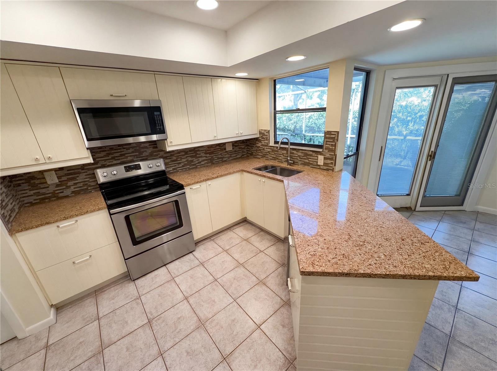 Image 12 of 28 For 16116 Gardendale Drive