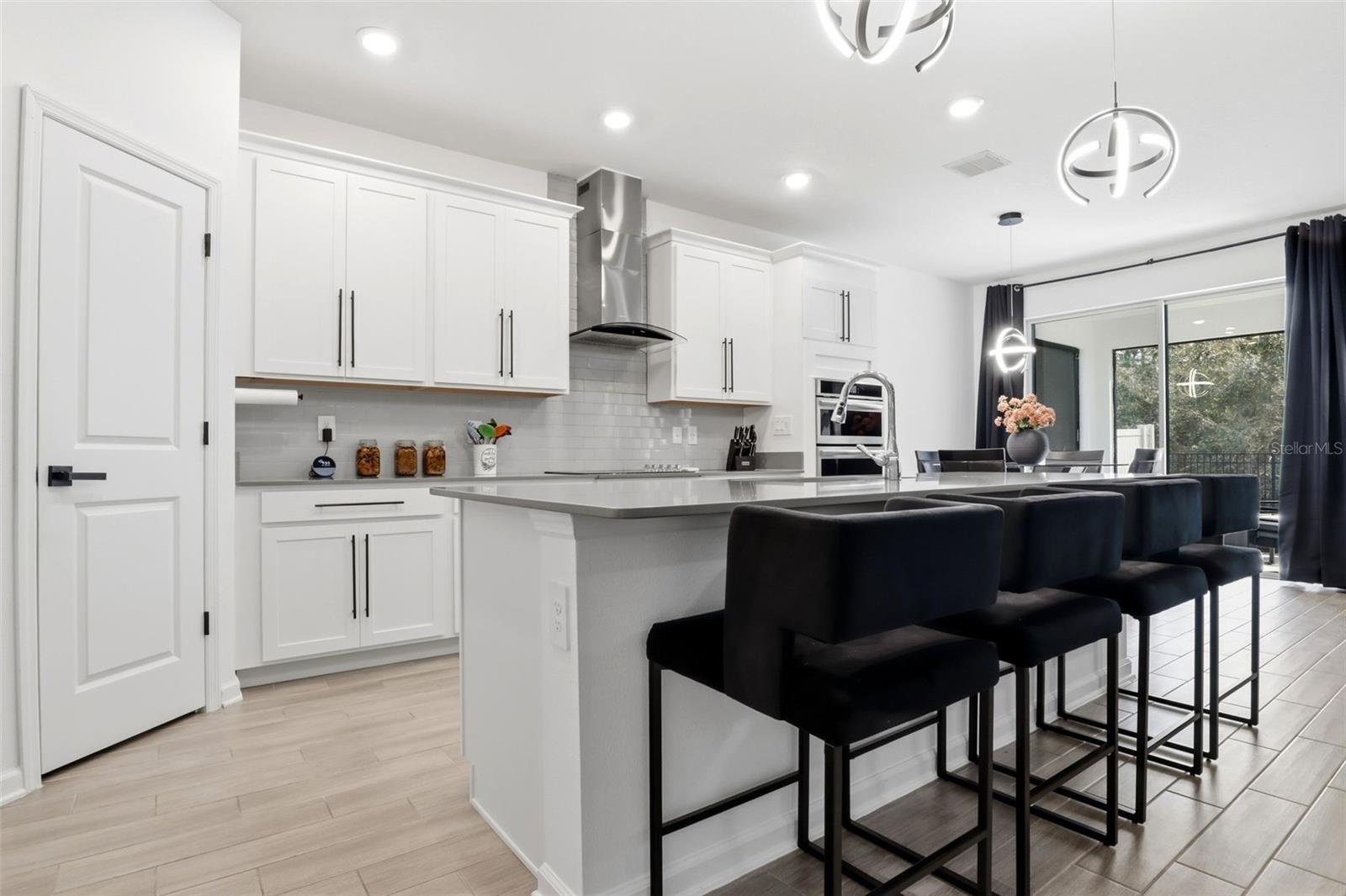 Image 11 of 68 For 6286 Lakepine Street