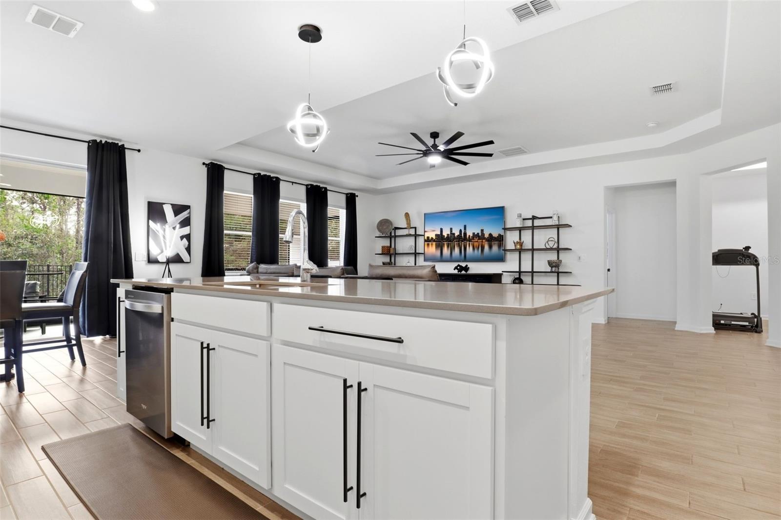 Image 12 of 68 For 6286 Lakepine Street