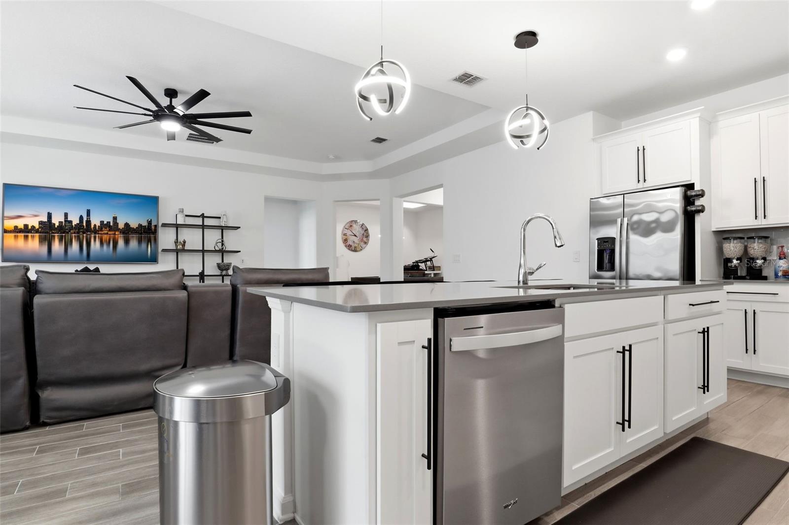 Image 13 of 68 For 6286 Lakepine Street