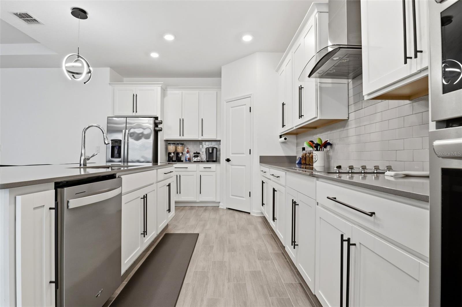 Image 15 of 68 For 6286 Lakepine Street