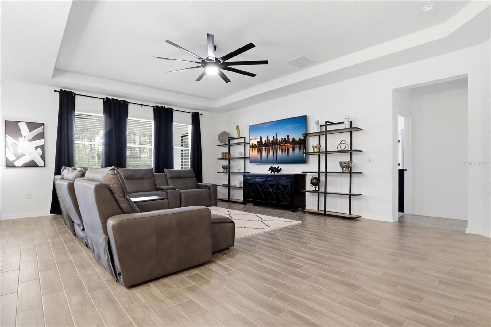 Image 19 of 68 For 6286 Lakepine Street