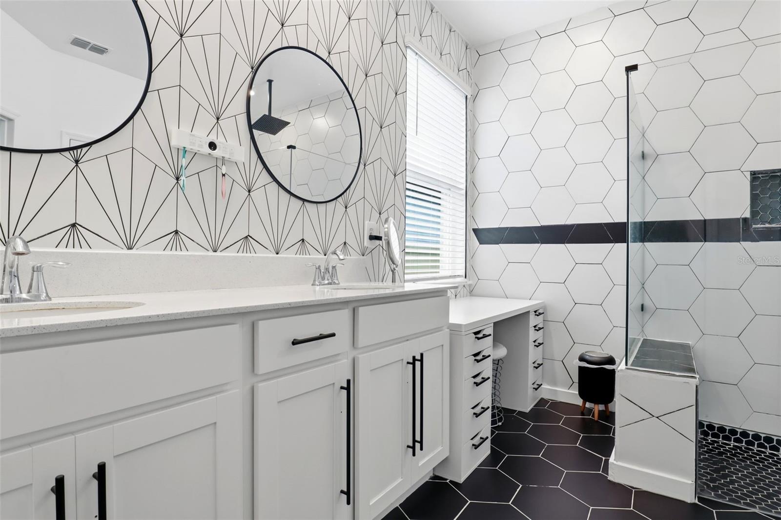 Image 26 of 68 For 6286 Lakepine Street