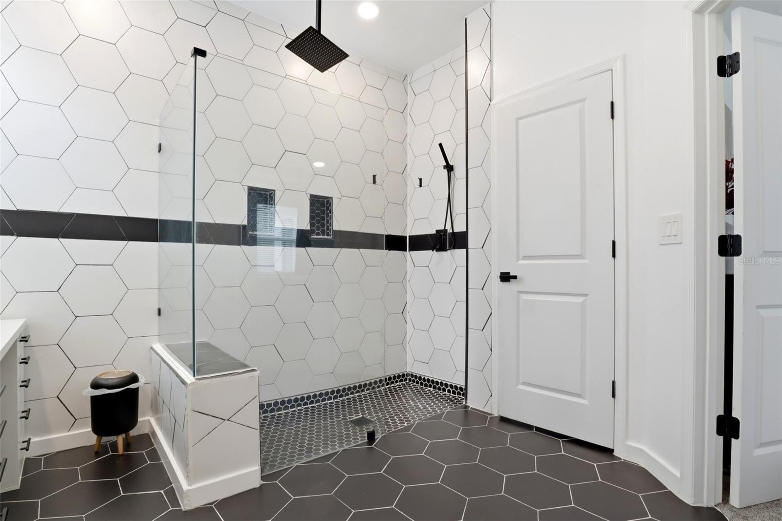 Image 28 of 68 For 6286 Lakepine Street