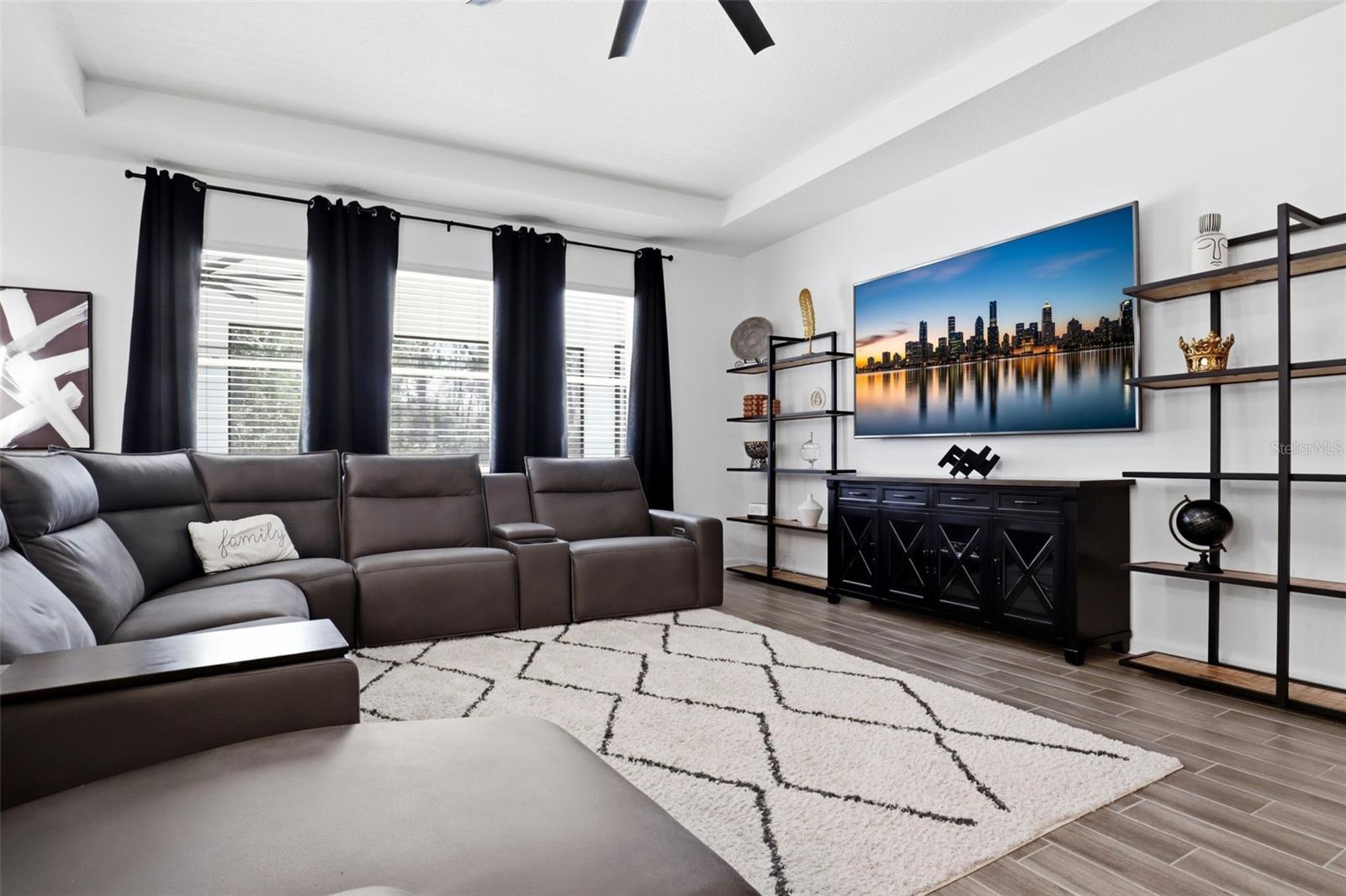 Image 9 of 68 For 6286 Lakepine Street