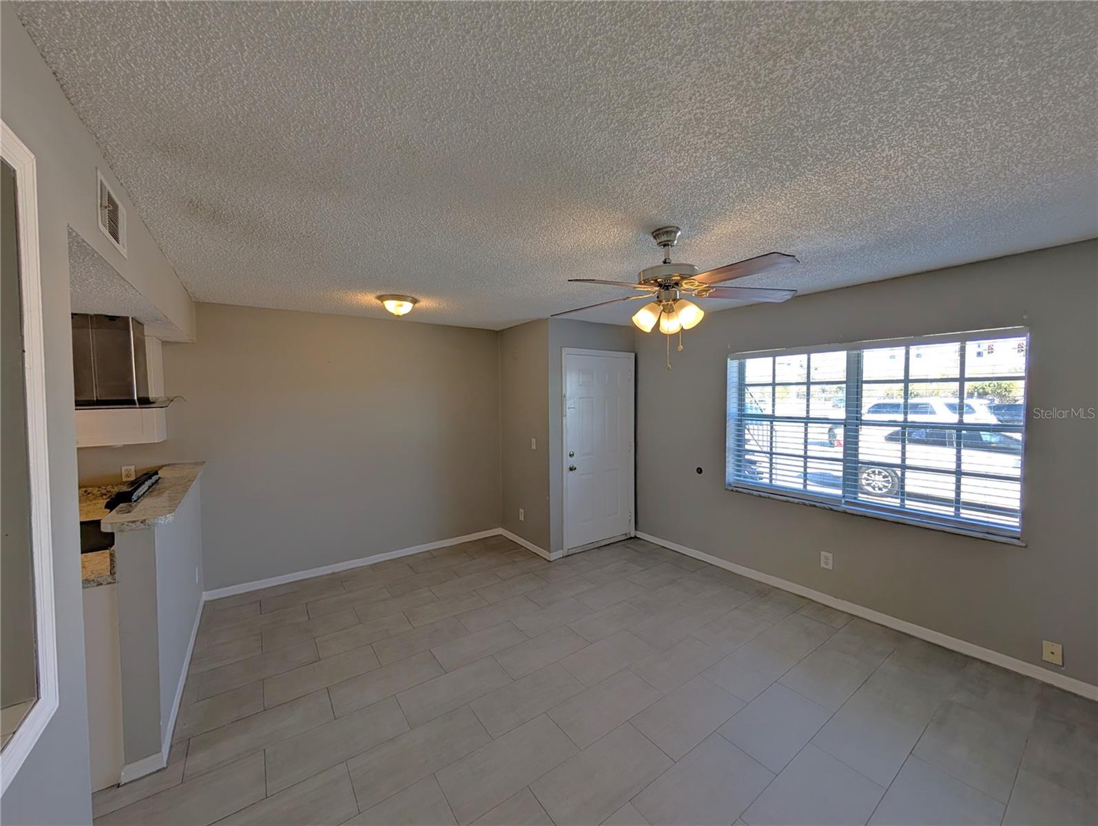 Listing photo id 1 for 6415 Roberts Avenue 103