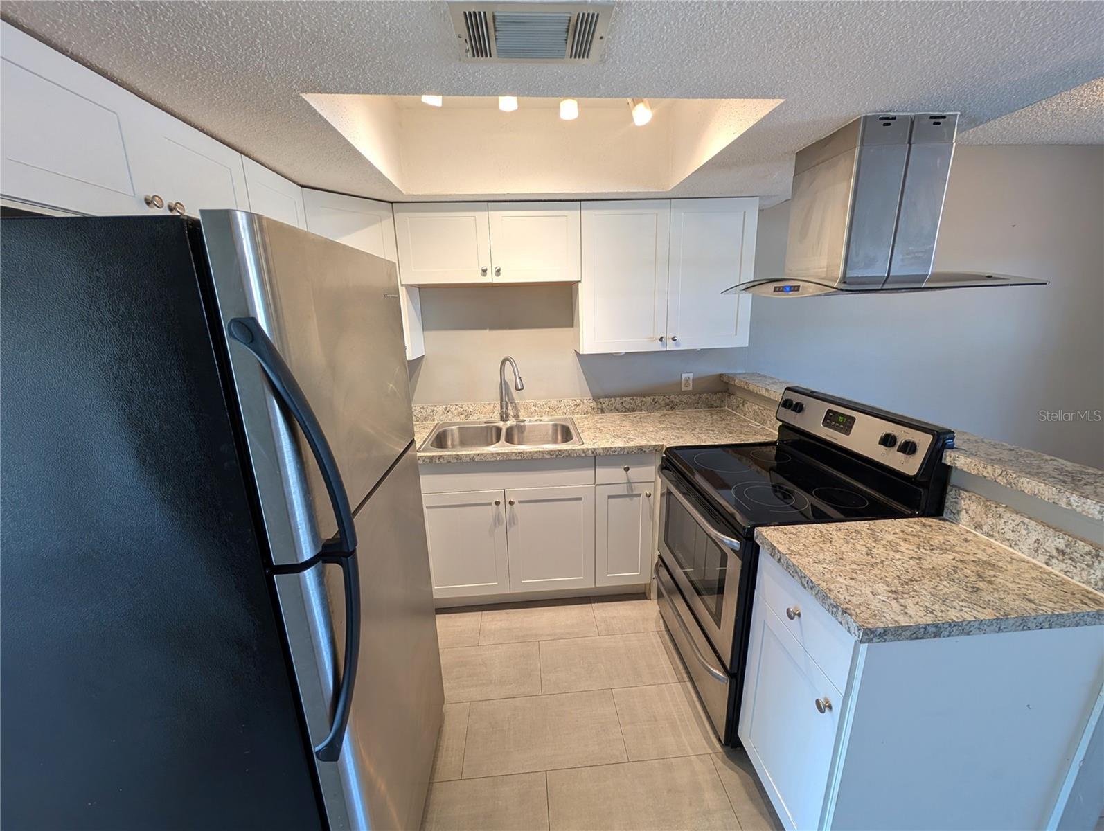 Listing photo id 2 for 6415 Roberts Avenue 103