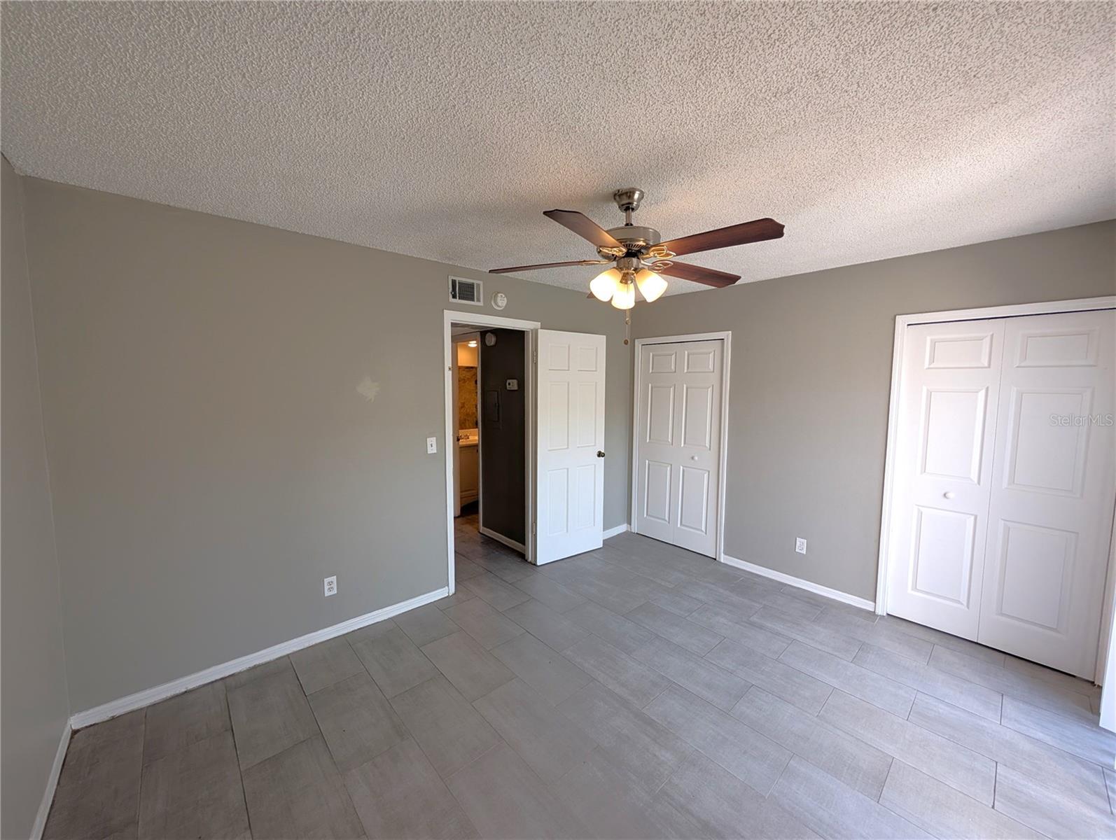 Listing photo id 4 for 6415 Roberts Avenue 103